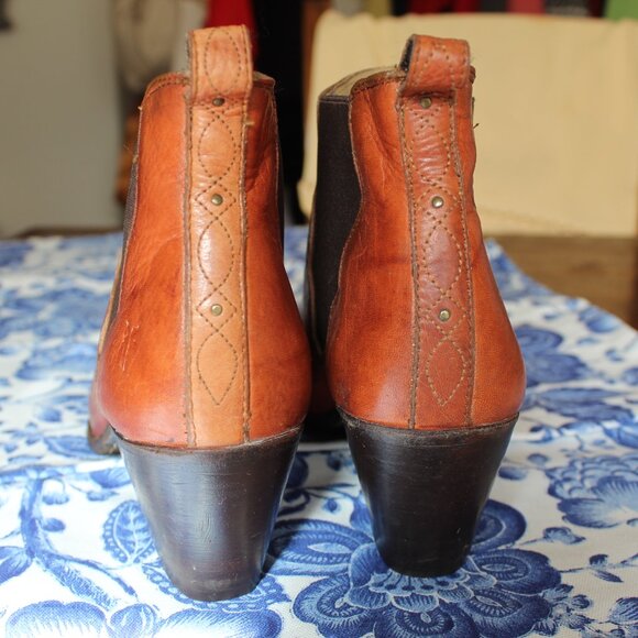 Frye Western Booties Size 9.5 Women's Leather British Tan Stacked Heel EUC Cute! - Picture 11 of 16